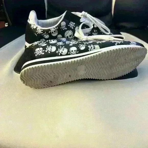 Cute no name skull shoe fit like a  6-6.5 - Picture 6 of 6